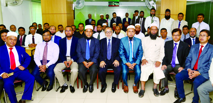 Md. Fazlul Karim, DMD of Al-Arafah Islami Bank Limited, poses for a photograph with the participants of a day-long training workshop on 'Human Resources Management in Bank' at the Bank's Training and Research Institute in the city recently. Md. Abdur R