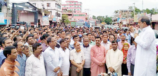 ABM Fazle Karim Chowdhury MP addressing a huge gathering at Munshirgata Party office premises at Raozan Sadar following jubilant procession immediate after the declaration of verdict on August 21 grenade attack on Wednesday.