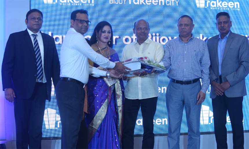 SAK Ekramuzzaman, Managing Director of Rakeen Development Company (BD) Limited, handing over a symbolic key to a flat owner of Bijoy Rakeen City in Mirpur at a ceremony on Sunday. Lt. Col (Retd.) AKM Zahurul Islam, Company Chief Operating Officer and othe