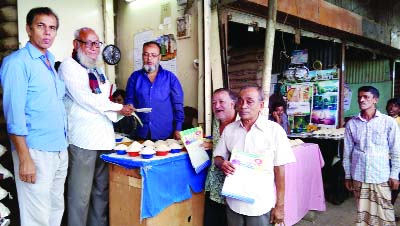 SYLHET: Activists of Gonotonty Party, Sylhet District Unit distributing leaflets at Kalighat Bazar on behalf of Barrister Md Arash Ali nominated candidate of the Party from Sylhet-1 Constituency recently.