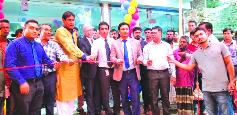 A new channel partner showroom (DADU Motors) of Nitol Motors Ltd was inaugurated at Ullahpara in Sirajgonj on Sunday. Among others, Jayant Khosla, Asst. Country Manager, Vishnue Kumaraswami, Product Manager, TATA Motors Ltd, Md. Mizanoor Rahman, Head o