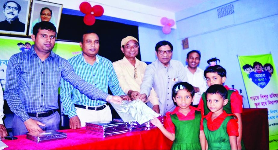 RANGPUR: Ruhul Amin Mian, Deputy Director (Local Government) distributing prizes among the winners of cultural competition as Chief Guest on Saturday.