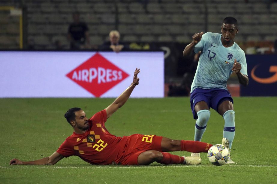 Belgium's Nacer Chadil (left) tries to stop Netherlands' Pablo Rosario during an international friendly soccer match between Belgium and The Netherlands at the King Baudouin stadium in Brussels on Tuesday.