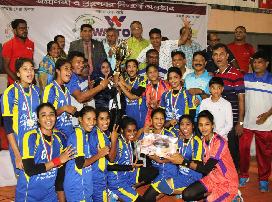 Members of Jamalpur District Sports Association, the champions of the 5th Walton National Youth Women's Handball Competition with the guests and officials of Bangladesh Handball Federation pose for a photo session at the Shaheed Captain M Mansur Ali Nati