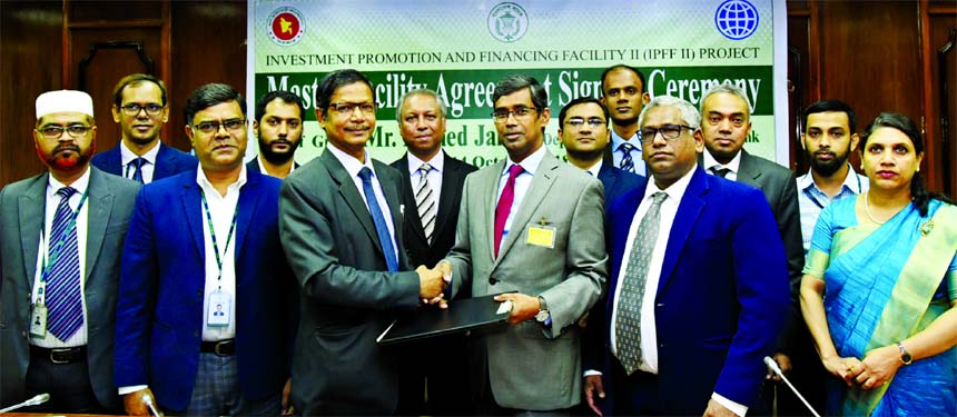 Ahmed Jamal, Deputy Governor, Bangladesh Bank and Project Director, Investment Promotion and Financing Facility II (IPFF II) Project, Md. Arfan Ali, Managing Director of Bank Asia Ltd, exchanging signing documents of Master Facility Agreement of IPFF II P