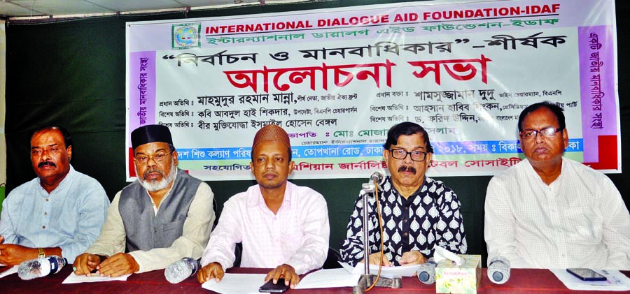 Convenor of Nagorik Oikya Mahmudur Rahman Manna speaking at a discussion on 'Election and Human Rights' organised by International Dialogue Aid Foundation in the auditorium of Shishu Kalyan Parishad in the city on Monday.