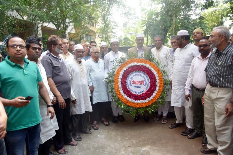 CCC Mayor A J M Nasir Uddin placing wreaths at the grave of prominent Awami League leader Nur Mohammad recently.