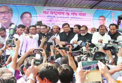 GAZIPUR: Gazipur City Awami League arranged a roadside meeting at Tongi Govt College premises on Wednesday. Minister for Road Transports and Bridges Obaidul Quader was present as Chief Guest.