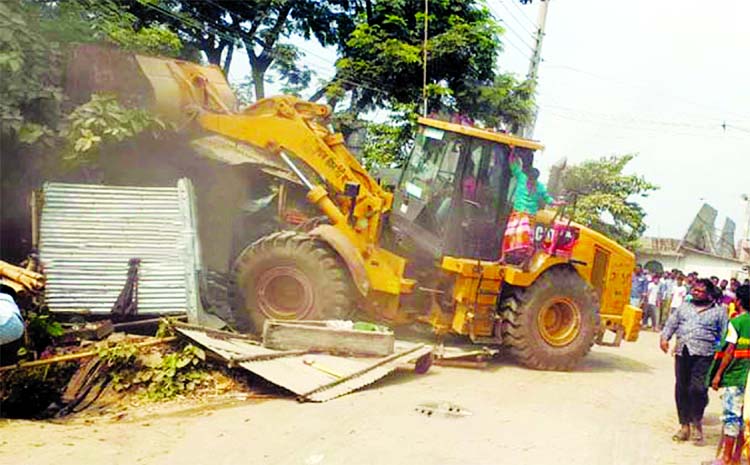 Dhaka North City Corporation (DNCC) authorities evicted the illegal establishments along the Mirpur Cross Dam in Diabari area on Thursday.