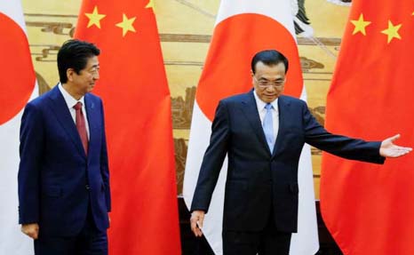 Shinzo Abe held "frank"" discussions with Chinese Premier Li Keqiang at the Sino-Japanese summit"