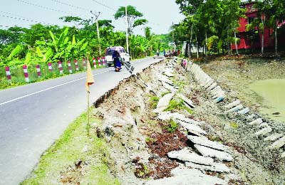 BETAGI(Barguna): Barguna- Betagi - Bakerganj Regional Road needs immediate repair as soil has been collapsed from shoulder. This snap was taken from Gourichanna area on Friday.