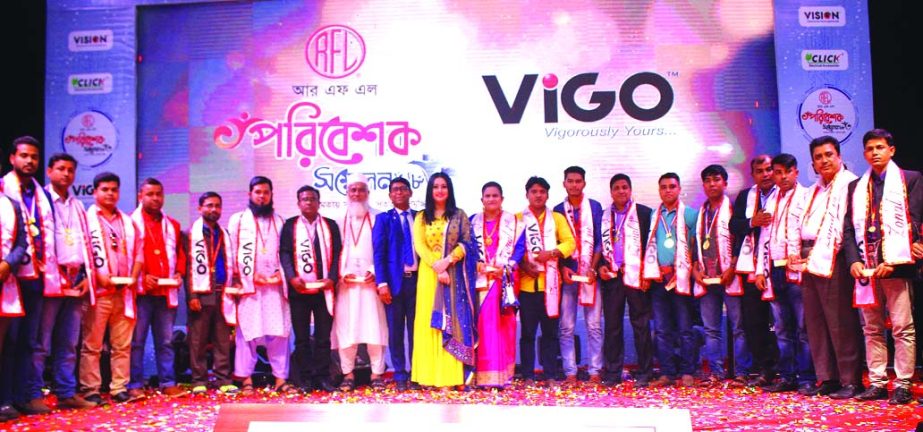 RN Paul, Managing Director of RFL Group, poses for a photo session with the participants of the Dealers' Conference of Vigo, an electronics brand of RFL, at International Convention City Bashundhara recently. Mohammad Rashed ul Alam, Head of Marketing, M