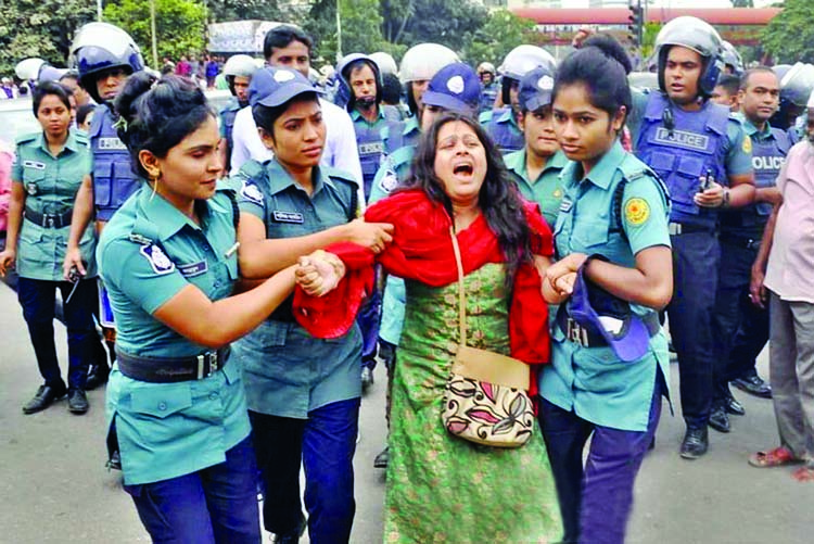 Police detained a student when blocked road at Shahbagh area in the city yesterday demanding steps to raise job age-limit upto 35 years.