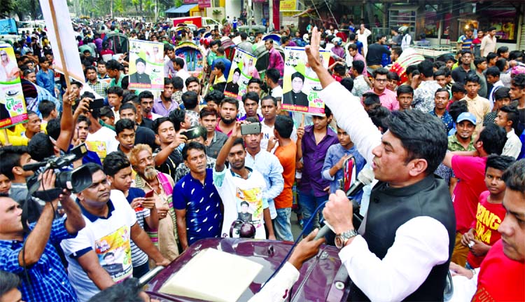 Councilor of 26 No ward of Dhaka South City Corporation Hashibur Rahman Manik addressing a Jatiya Sangsad electioneering rally of Dhaka -7 constituency at Azimpur area in the city on Tuesday.