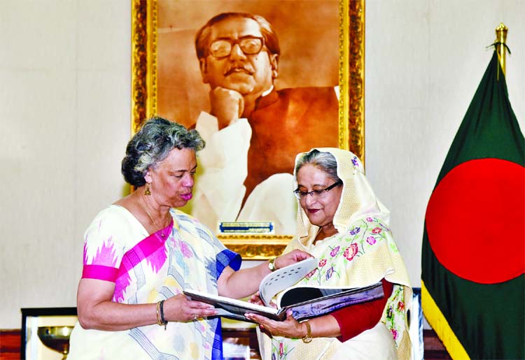 Outgoing US Ambassador Marcia Bernicat made a farewell call on Prime Minister Sheikh Hasina at her official residence Gonobhaban on Tuesday.