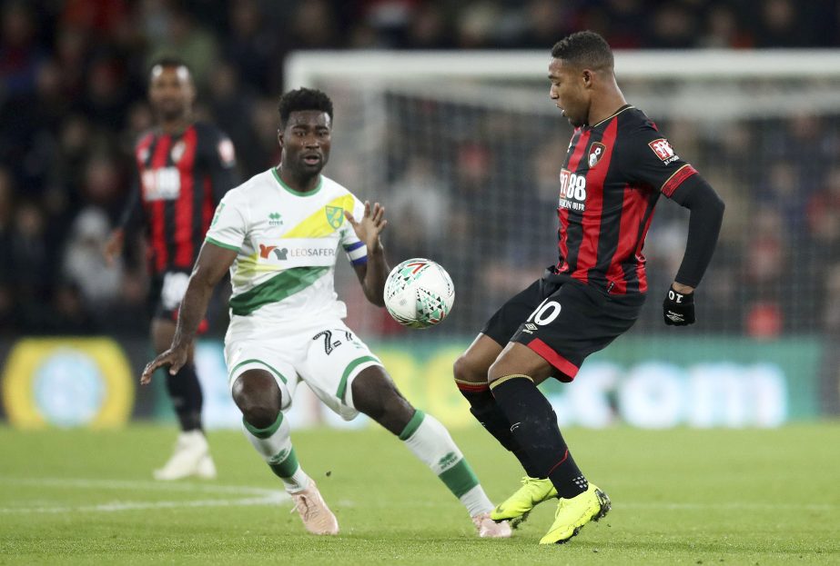 Norwich City's Alexander Tettey and Bournemouth's Jordon Ibe (right) battle for the ball during the round of 16 Football League Cup match between Bournemouth and Norwich City in Bournemouth, England on Tuesday.