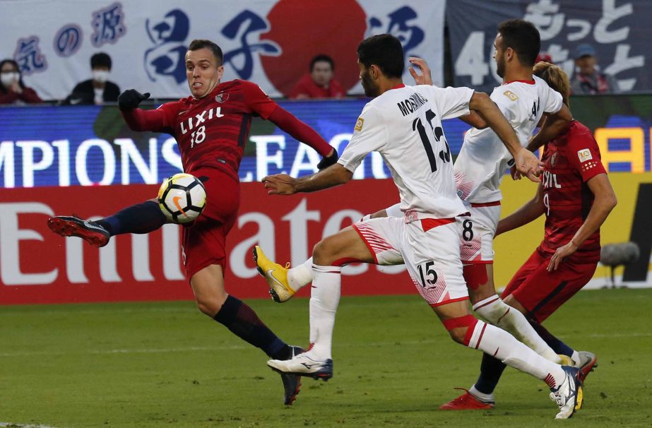 Kashima Antlers's Serginho (left) scores his soccer club's second goal against Persepolis FC during the first leg of the Asian Champions League finals in Kashima, near Tokyo on Saturday.