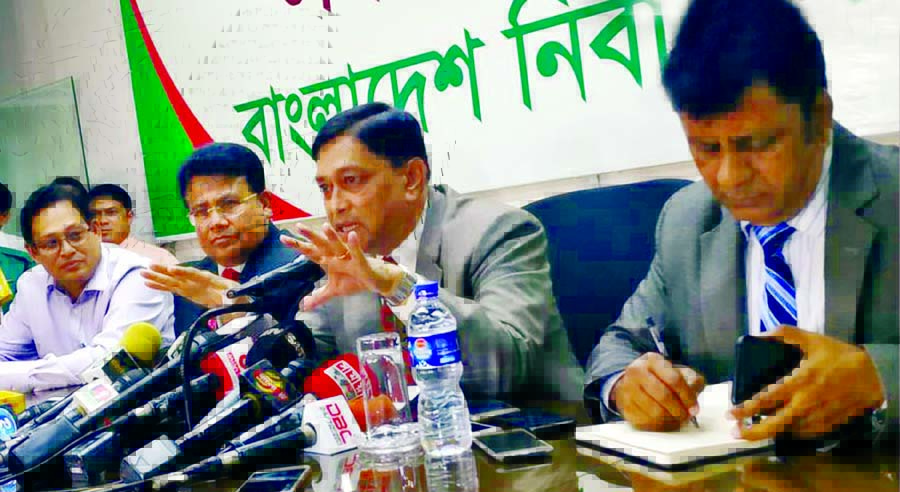 Election Commissioner Brig General (Rtd) Shahadat Hossain Chowdhury addressing a press briefing about the announcement of Election Schedule on Nov 8 after meeting at EC Office on Sunday. PID photo