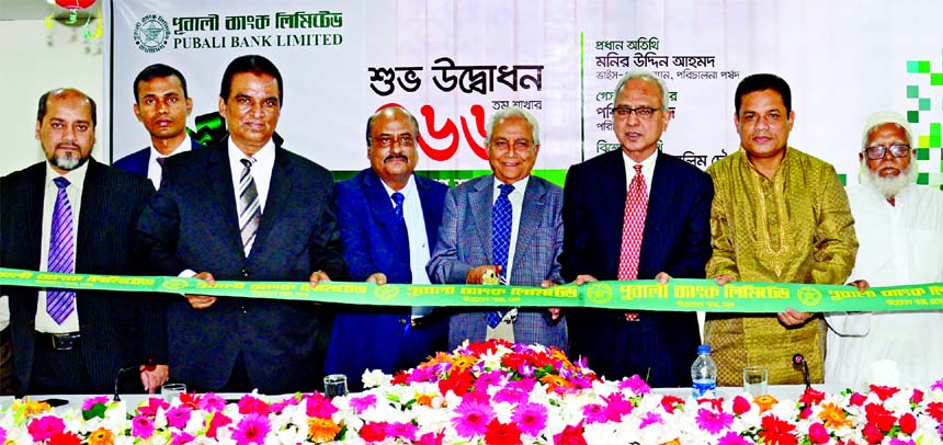 Moniruddin Ahmed, Vice-Chairman, Board of Directors of Pubali Bank Limited, inaugurating its 466th Branch at city's Pirerbag area having online banking facilities recently. Md. Abdul Halim Chowdhury, Managing Director, Safiul Alam Khan Chowdhury, AMD, Mo