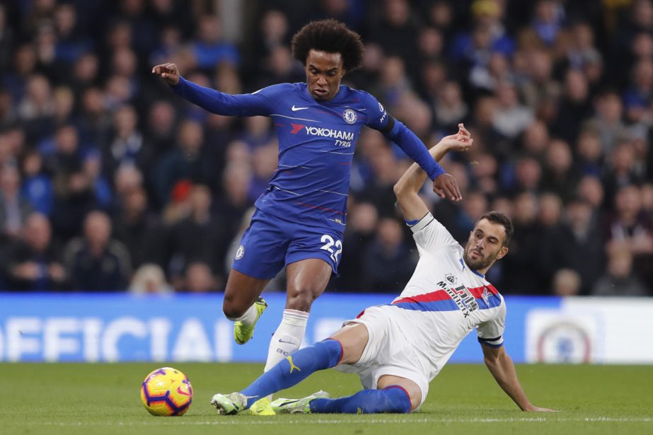 Chelsea's William (left) vies for the ball with Crystal Palace's Luka Milivojevic during the English Premier League soccer match between Chelsea and Crystal Palace at Stamford Bridge stadium in London on Sunday.