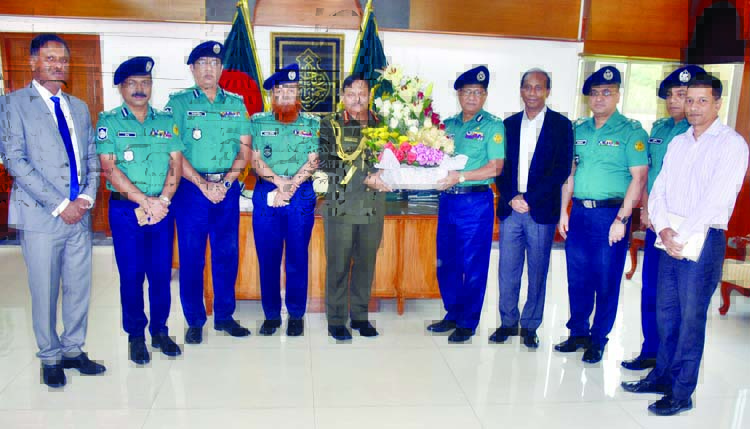 Dhaka Metropolitan Police (DMP) Commissioner Asaduzzaman Miah greeted Chief of Army Staff General Aziz Ahmed with bouquet at the Army Headquarters in Dhaka Cantonment on Monday when he paid a courtesy call on the latter. ISPR photo