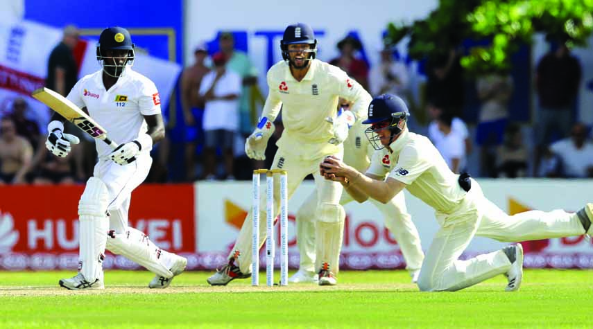 England's Keaton Jennings (right) successfully takes a catch to dismiss Sri Lanka's Angelo Mathews during the second day of the first test cricket match between Sri Lanka and England in Galle, Sri Lanka on Wednesday.