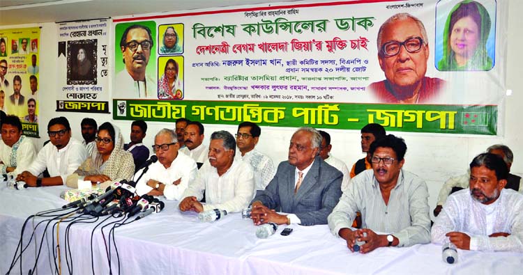 BNP Standing Committee Member Nazrul Islam Khan speaking at a discussion organised by Jatiya Ganotantrik Party at the Jatiya Press Cub on Friday demanding release of BNP Chief Begum Khaleda Zia.