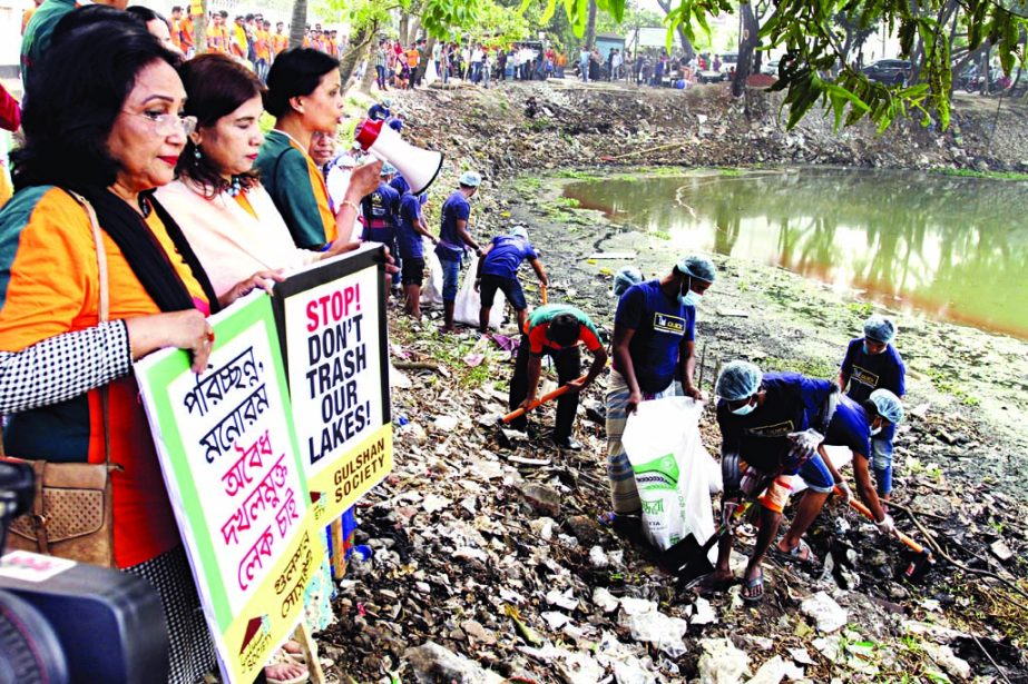 Gulshan Society in a drive cleaning the Gulshan Lake, free from dust and garbage and to create awareness among the people to avert environmental hazards. This photo was taken on Saturday.