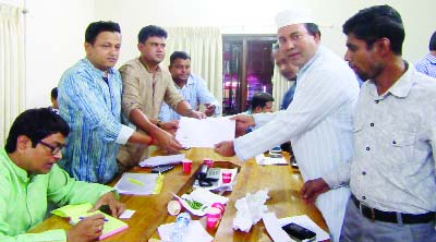 Md Nur Hakim, MP aspirant candidate from Chuadanga -2 Constituency and Editor of the Bengali daily the Sokaler Somoy and eminent human rights activist collected Awami League nomination form from Dhanmondi AL office on Friday.