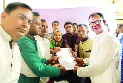 Kamal Hasan, Information and Research Secretary of London City Awami League collecting Awami League nomination form from AL's Dhanmondi office on Saturday.