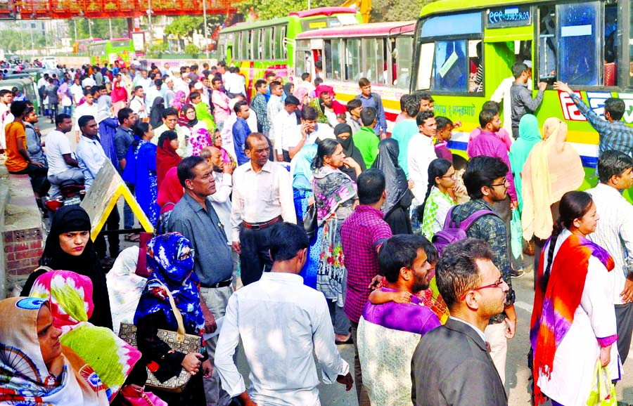 City experiences huge traffic gridlock as supporters of AL and JP nomination seekers rush to their party offices to collect forms, causing sufferings to commuters. This photo was taken from Shahbagh area on Sunday.