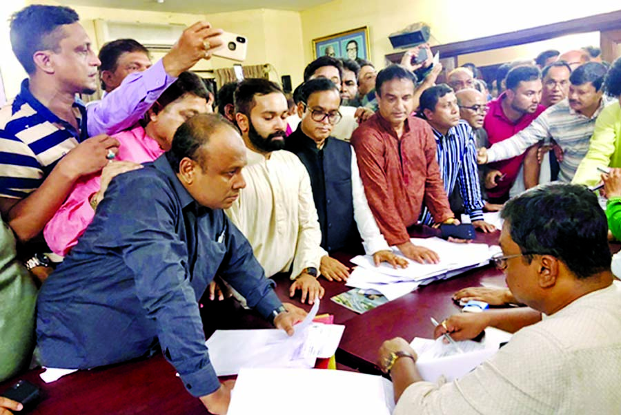 Hazi Mohammad Selim and his son Soleman Selim submitting nomination forms for the Parliamentary Election in Dhaka-7 constituency at the Awami,League office in the city's Dhanmondi on Monday.