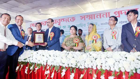 CCC Mayor AJM Nasir Uddin awarding the top taxpayers with certificates and crests at a ceremony organised by the National Board of Revenue at GEC Convention Center on Monday.