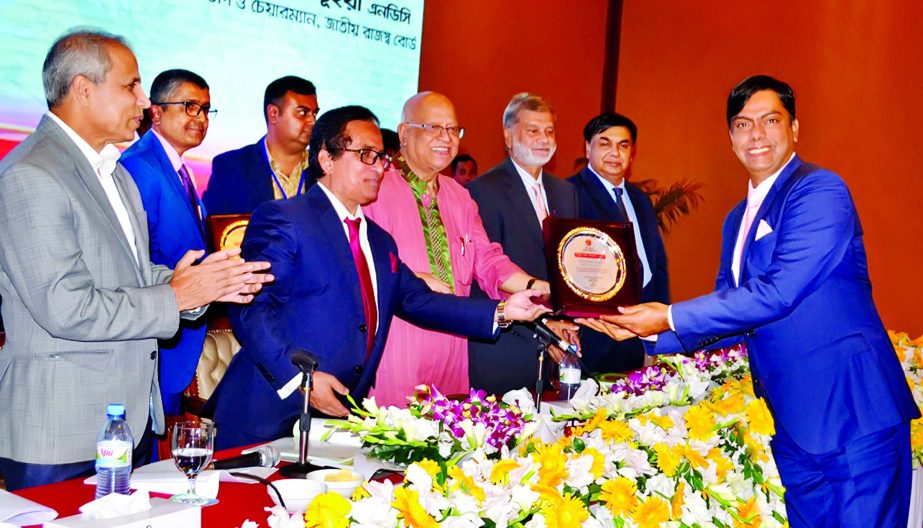 Faruque Hossain, Managing Director of Ripon Knitwear Limited, receiving the Highest Taxpayer Awarded in the RMG sector in 2017-2018 tax year from Finance Minister AMA Muhit at Pan Pacific Sonargaon Hotel on Monday. State Minister for Finance and Planning