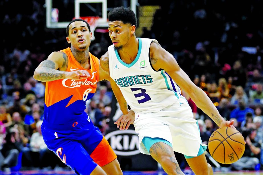 Charlotte Hornets' Jeremy Lamb (3) drives against Cleveland Cavaliers' Jordan Clarkson (8) in the second half of an NBA basketball game in Cleveland on Tuesday. The Cavaliers won 113-89.