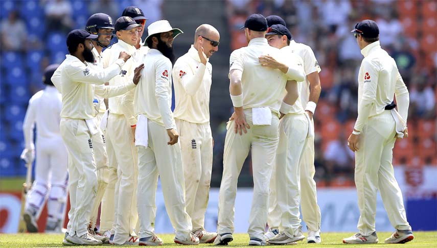 England's Jack Leach (center) is congratulated by his teammates for taking the wicket of Sri Lanka's Kusal Mendis during the second day of the second Test cricket match between Sri Lanka and England in Pallekele, Sri Lanka on Thursday.