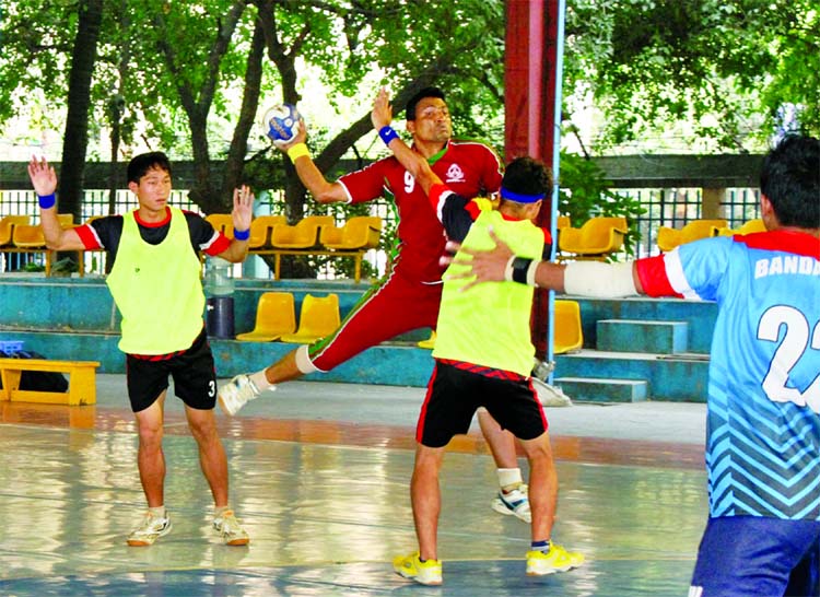 A moment of the match of the EXIM Bank 28th National Men's Handball Championship between BGB and Bandarban District team at the Shaheed (Captain) M Mansur Ali National Handball Stadium on Friday.