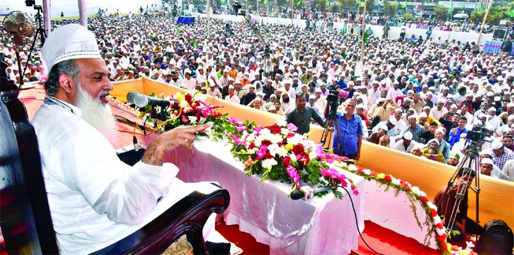 Syed Nozibul Bashor Maizbhandari speaking at a grand rally organised by Ashekane Maizbhandari Association marking the Holy Eid-e-Miladunnabi at the Laldighi Maidan on Friday.