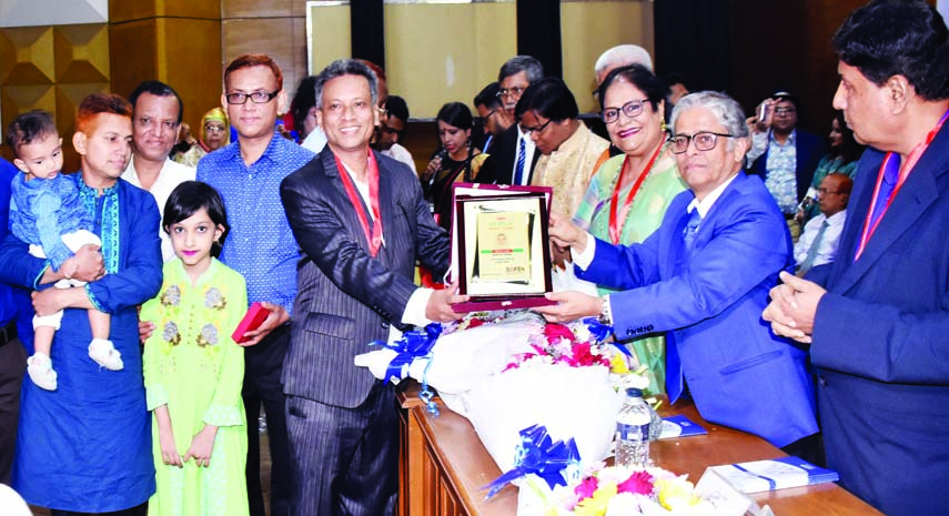 BFUJ Secretary General Saban Mahmud receiving posthumous 'Ratnagarva Ma Gold Medal-2018' on behalf of his mother Momtaj Salam at a ceremony organised by Society for Enlightening Nation (SOFEN) in the auditorium of the Institution of Diploma Engineers, B