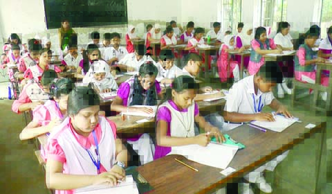BARISHAL: Examinees at the first day of the Primary School Certificate Examination at an examination center in Barishal City yesterday.