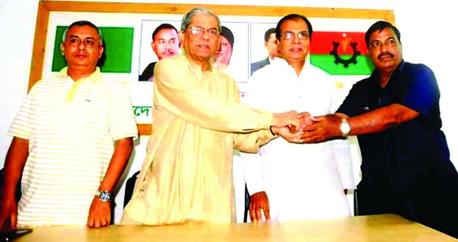 JALDHAKA(Nilphamari): Upazila Chairman Alhaj Syed Ali joined BNP at a function recently. BNP Secretary General Mirza Fakhrul Islam Alamgir was present on the occasion.