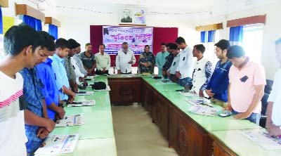 BETAGI (Barguna): Participants observing one minute silence marking the memories of Sidr at Betagi Upazila organised by Dhrubotara Youth Development Foundation on Thursday.