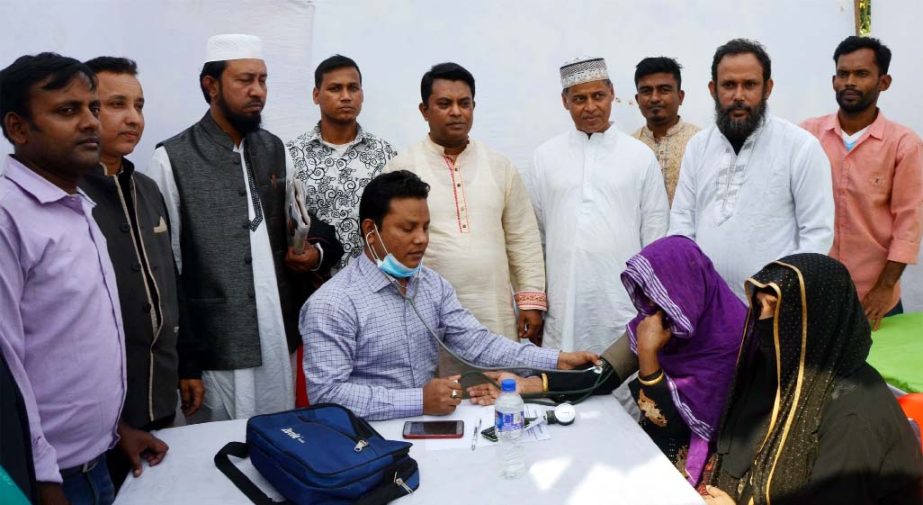 Education materials were distributed and free medical check up camp was held on Saturday by Maizbhandari Gousia Hoq Committee, Surjogiri Asrom Unit on the occasion of founding anniversary of the unit. Prof Mohammed Helaluddin of Chattogram Universit