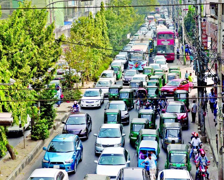 Following the interview of nomination aspirants of political parties in city's Gulshan and Banani office, people of the areas experienced severe traffic gridlock on Tuesday.