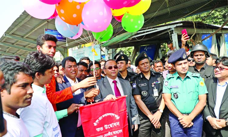 Director General of RAB Benazir Ahmed inaugurating mass awareness programme for resisting pollution in Buriganga and Sitalakshya rivers by releasing balloons at Sadarghat Launch Terminal in the city on Friday.