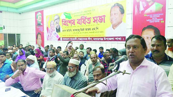 JAMALPUR: State Minister for Textiles and Jute Alhaj Mirza Azam MP speaking at an extended meeting of Bangladesh Awami Swechchhasebak League , Matherganj Unit as Chief Guest on Wednesday.
