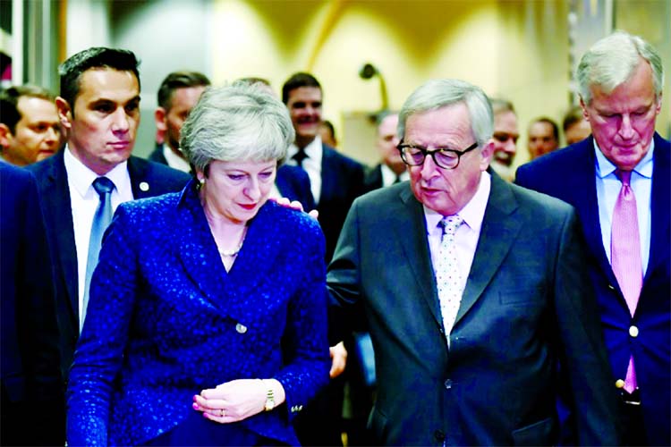 Theresa May met European Commission President Jean-Claude Juncker on the eve of a summit to approve a historic Brexit deal.