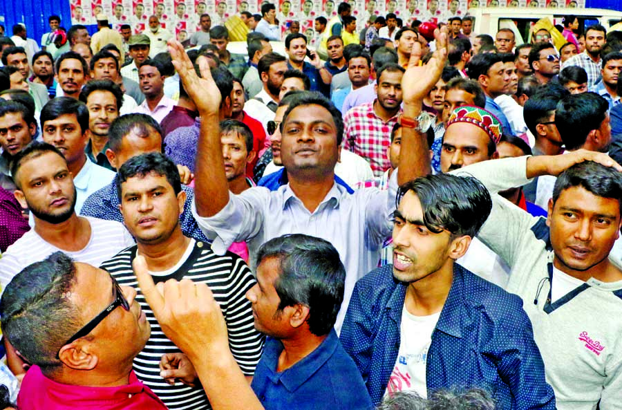 Supporters of BNP candidates rejoicing as they were getting nomination letters for contesting in forthcoming National Election at its Gulshan office on Monday.