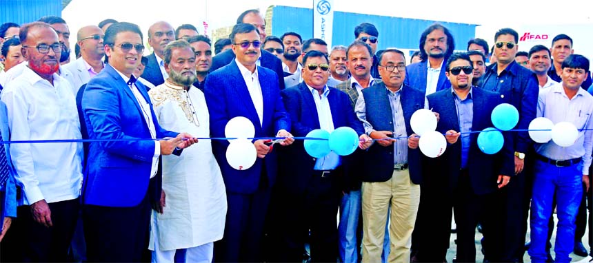 Vinod K Dasari, CEO of Ashok Leyland along with Iftekhar Ahmed Tipu, Chairman of Ifad Group, inaugurating the operation of a service centre of Ifad Autos Limited at Madanpur in Narayanganj on Monday. Taskin Ahmed, Managing Director, Tasfin Ahmed, Director