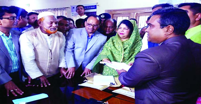 RANGPUR: Speaker of the Jatiya Sangsad Dr Shirin Sharmin Chaudhury submitting nomination paper on behalf of Awami League President Sheikh Hasina for Rangpur-6 Constituency to Assistant Returning Officer and Pirganj UNO TMA Momin at his office on Tues